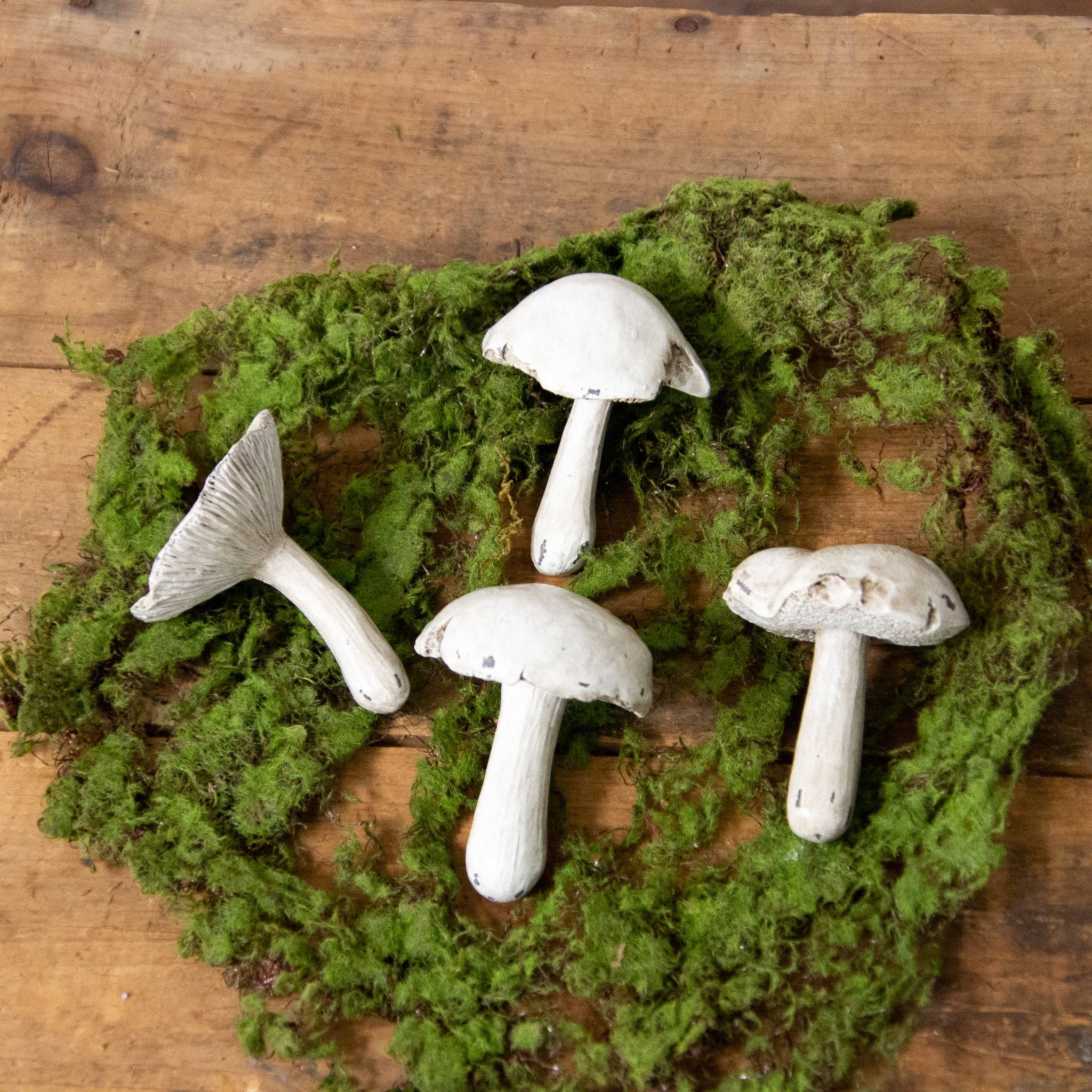 White Mushroom Figures (PK/4 AST)